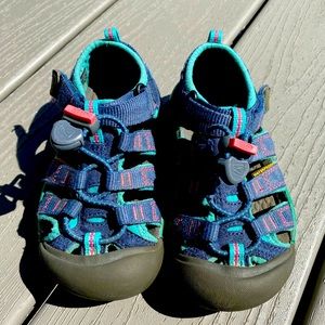Keens Toddler size 10 sandals